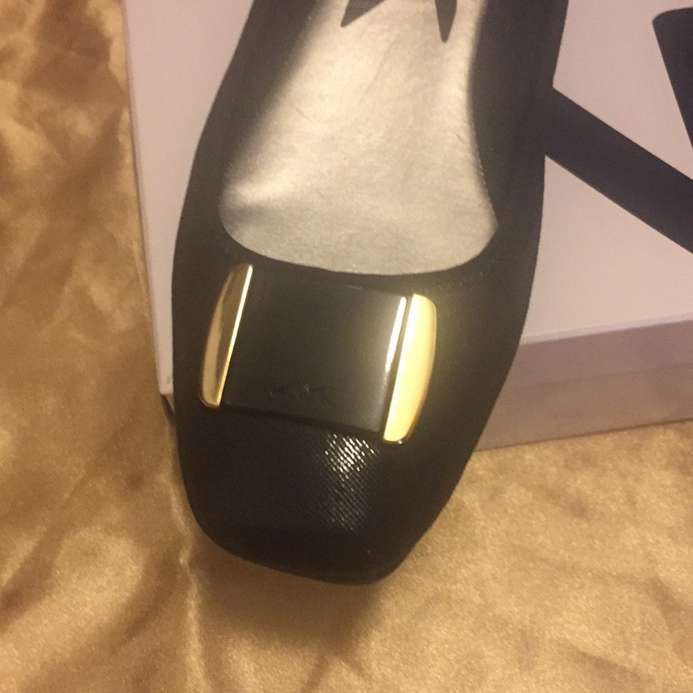 Beautiful and comfortable Anne Klein flats
